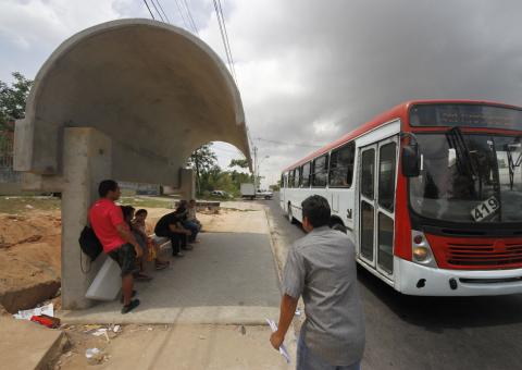 Prefeitura entrega 50 novos abrigos até o final deste ano